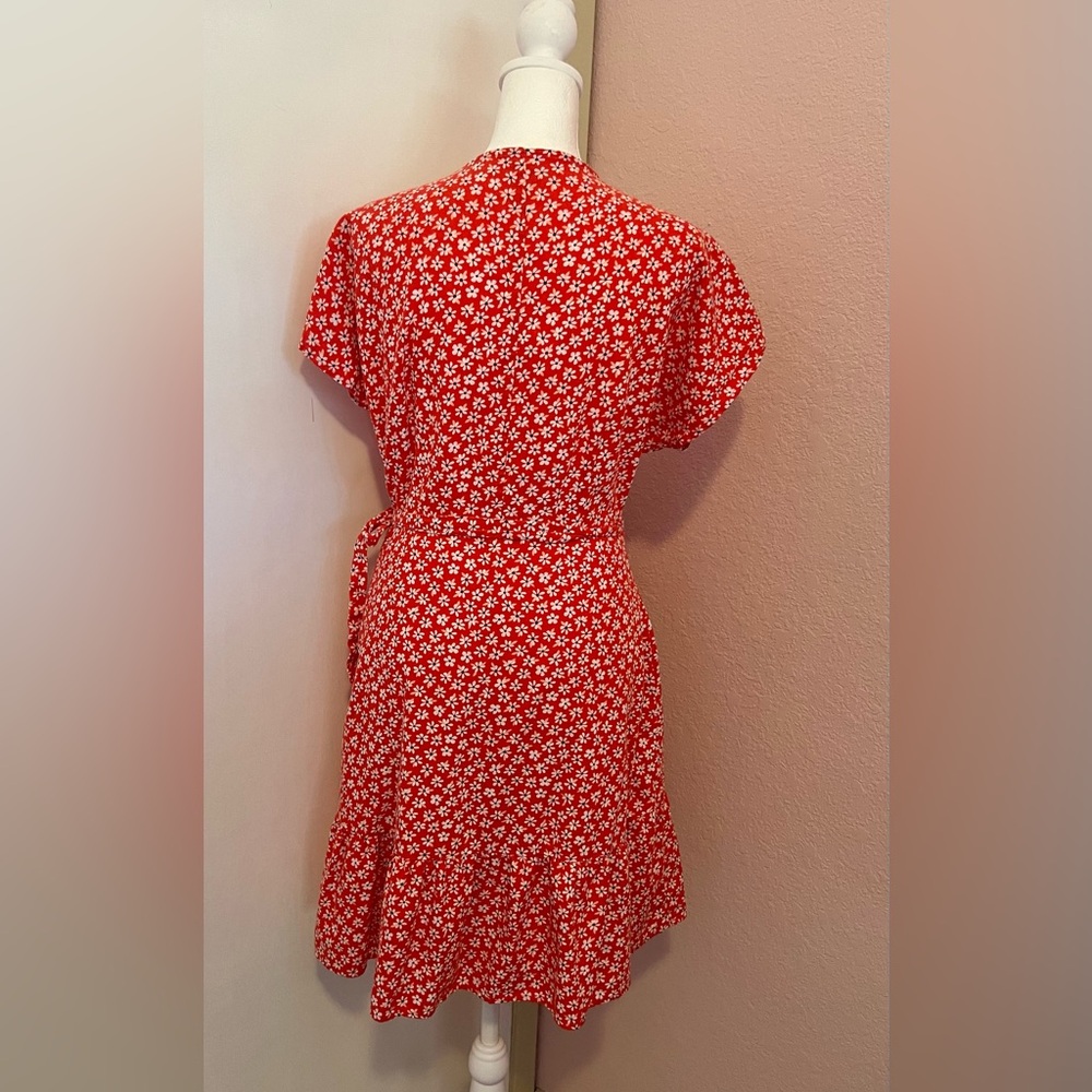 Red and white floral wrap dress - Picture 5 of 13